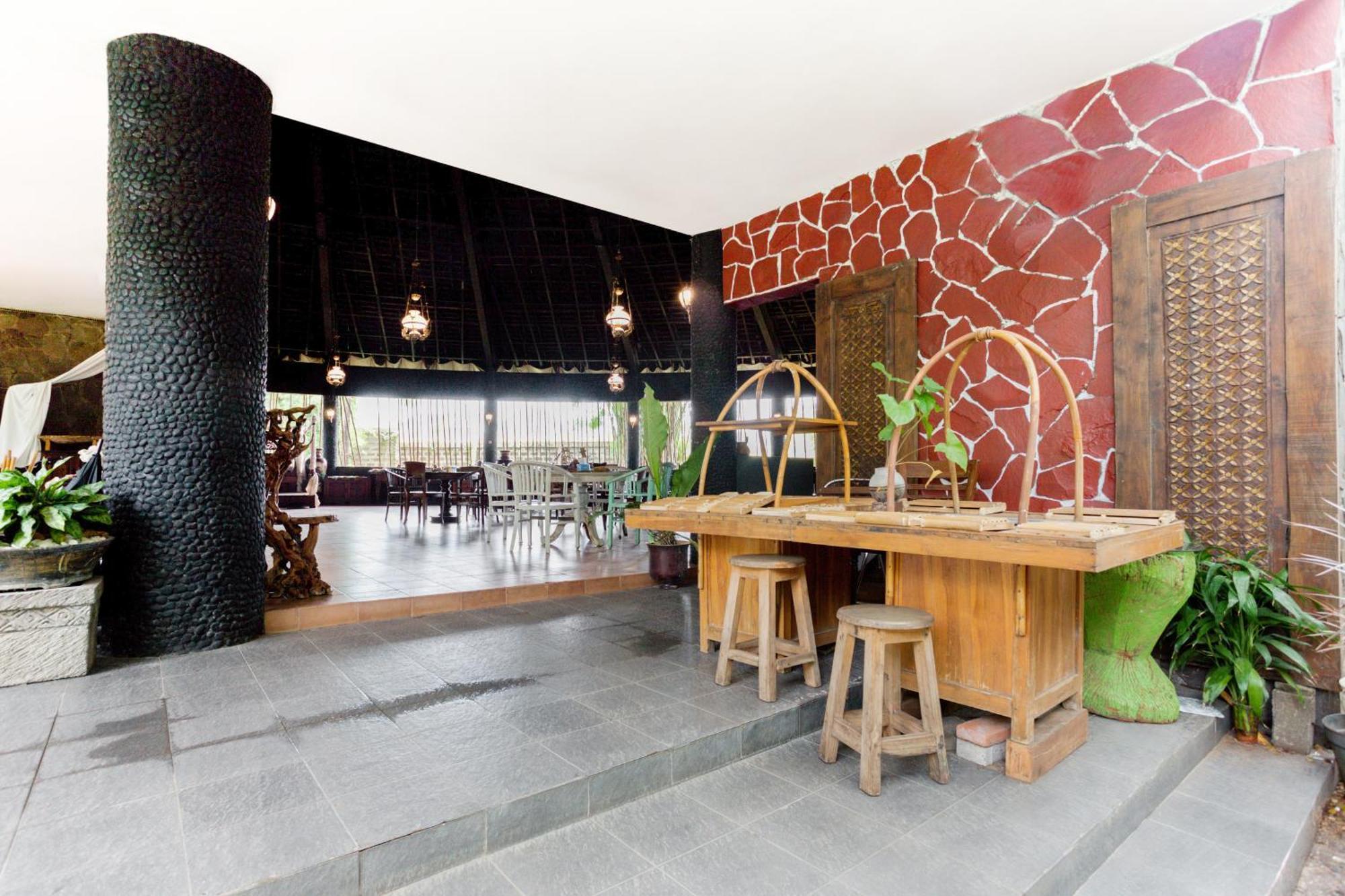 Hotel O Genteng Near Genteng Market Formerly Uno Hotel Surabaya Exterior photo